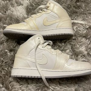 Air Jordan 1 Phat (GS)